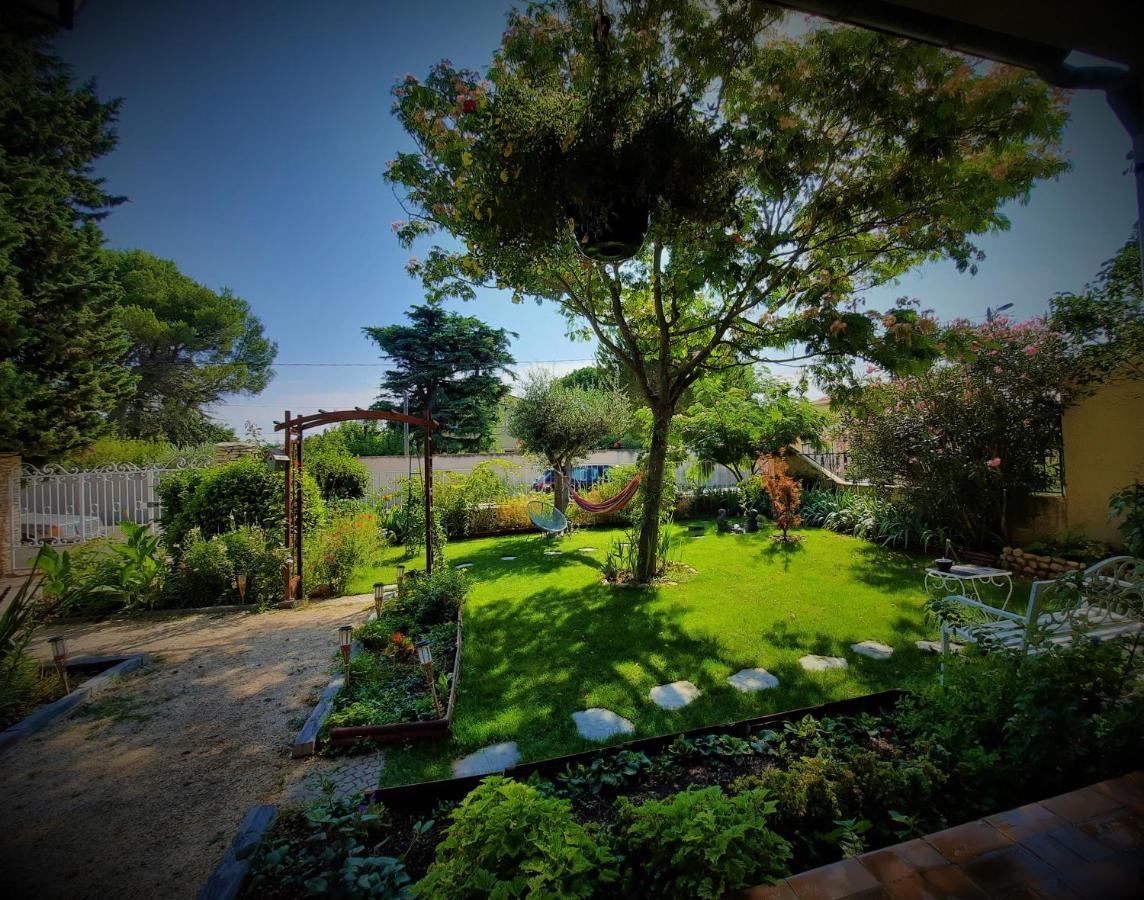 La Maison Du Chemin Des Prairies Morieres-les-Avignon Bagian luar foto