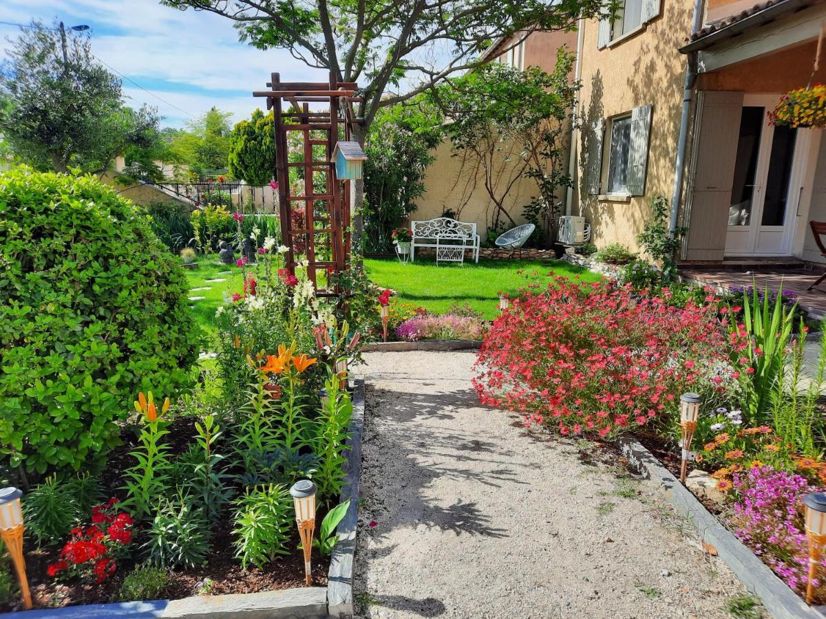La Maison Du Chemin Des Prairies Morieres-les-Avignon Bagian luar foto